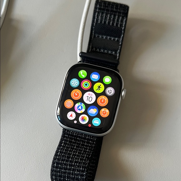 Apple Smartwatch with Silver Case and Black Band S10 46mm - Picture 2 of 4